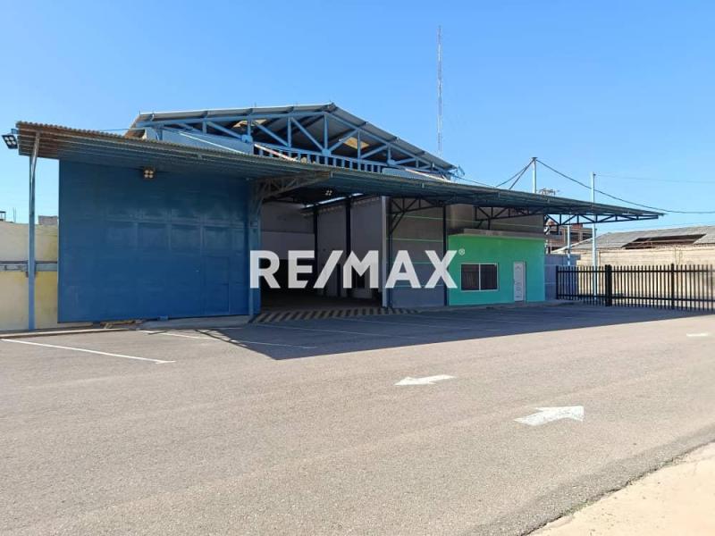 En Alquiler Local Industrial y Galpón Avenida Ollarvides, Puerta Maraven, Cardón, Falcón, 4154, VEN
