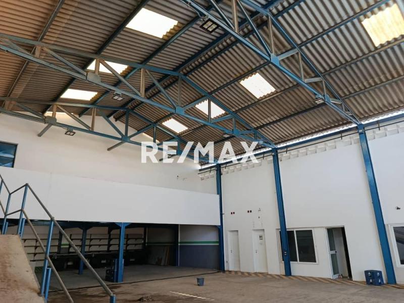 En Alquiler Local Industrial y Galpón Avenida Ollarvides, Puerta Maraven, Cardón, Falcón, 4154, VEN