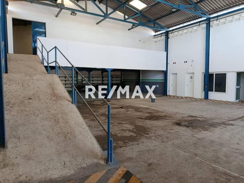En Alquiler Local Industrial y Galpón Avenida Ollarvides, Puerta Maraven, Cardón, Falcón, 4154, VEN
