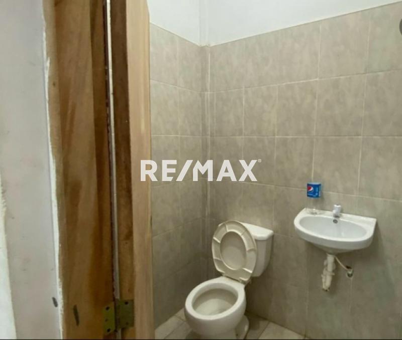 En Alquiler Local Industrial y Galpón Avenida Ollarvides, Puerta Maraven, Cardón, Falcón, 4154, VEN