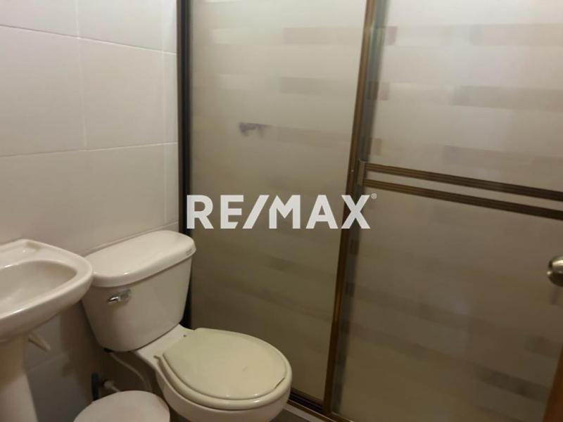 En Alquiler Local Comercial Avenida Los Caobos,  Sector Santa Irene. Punto Fijo