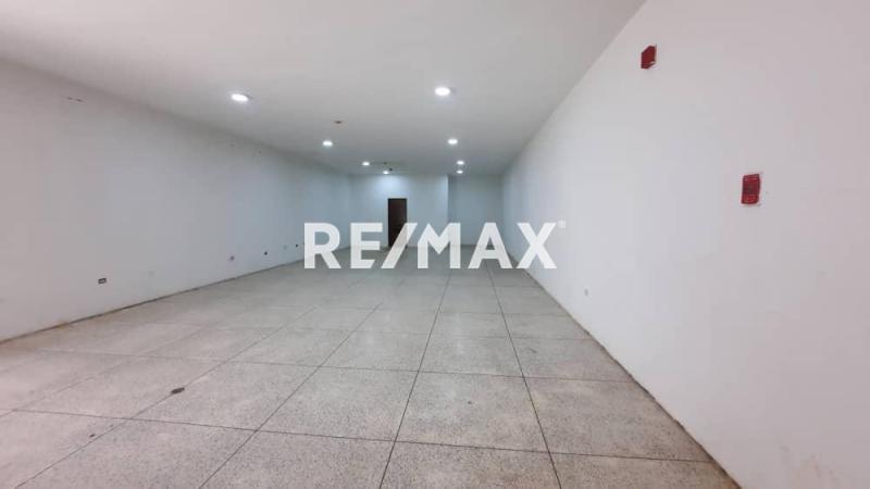 En Alquiler Local Comercial Avenida Los Caobos,  Sector Santa Irene. Punto Fijo