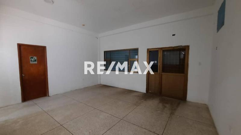 En Alquiler Local Comercial Avenida Los Caobos,  Sector Santa Irene. Punto Fijo