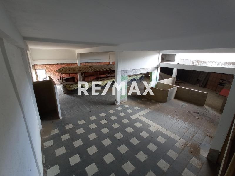 En Alquiler Local Comercial Avenida Los Caobos,  Sector Santa Irene. Punto Fijo