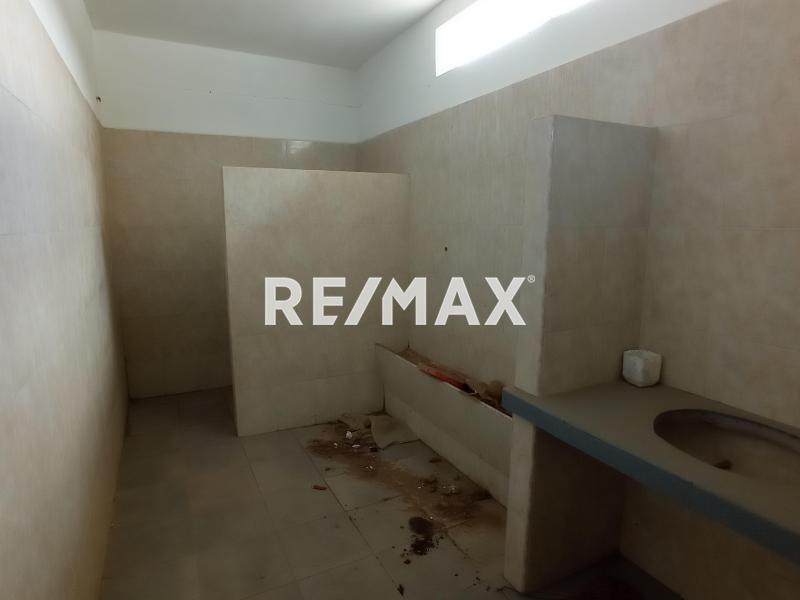 En Alquiler Local Comercial Avenida Los Caobos,  Sector Santa Irene. Punto Fijo