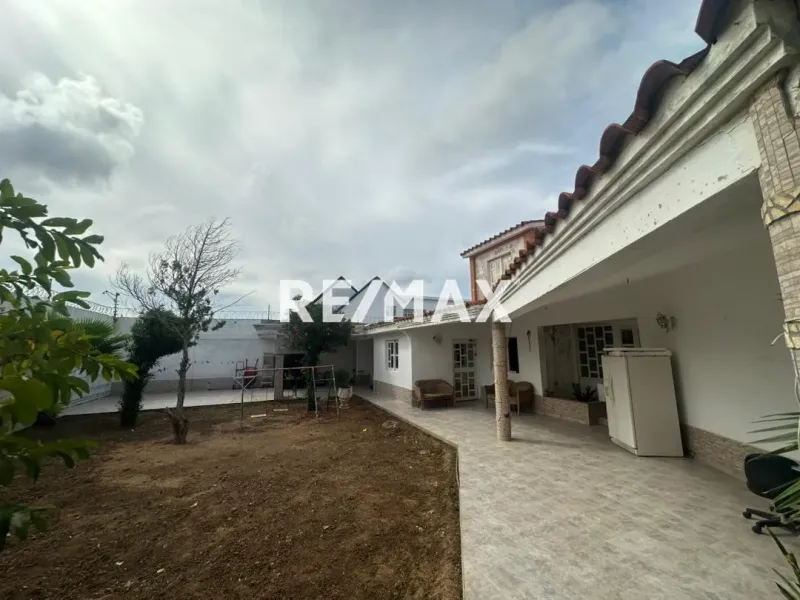 En Venta Casa o TownHouse Urbanización Santa Irene, Punto Fijo.