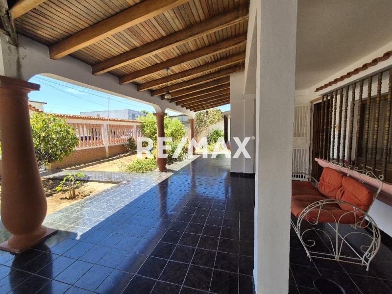 En Venta Casa o TownHouse Urbanización Santa Irene, Punto Fijo.