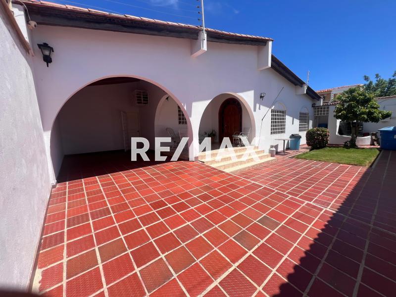 En Venta Casa o TownHouse Urbanización Santa Irene, Punto Fijo.