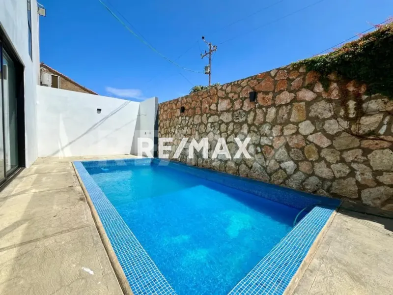 En Venta Casa o TownHouse Calle Aeropuerto, Adicora, Falcón, 4142, VEN