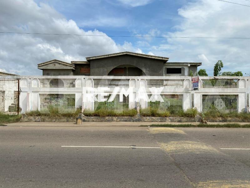 En Venta Edificio AV. GENERAL PELAYO PUERTA MARAVEN