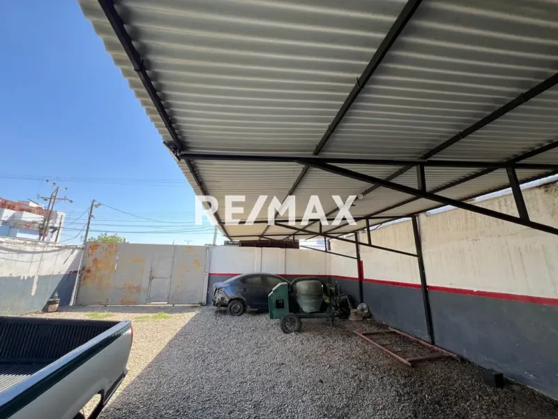 En Alquiler Local Industrial y Galpón PROLONGACION GIRARDON DE SANTA IRENE