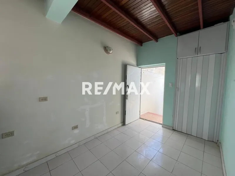 En Alquiler Apartamento URBANIZACION CASACOIMA - Foto 5