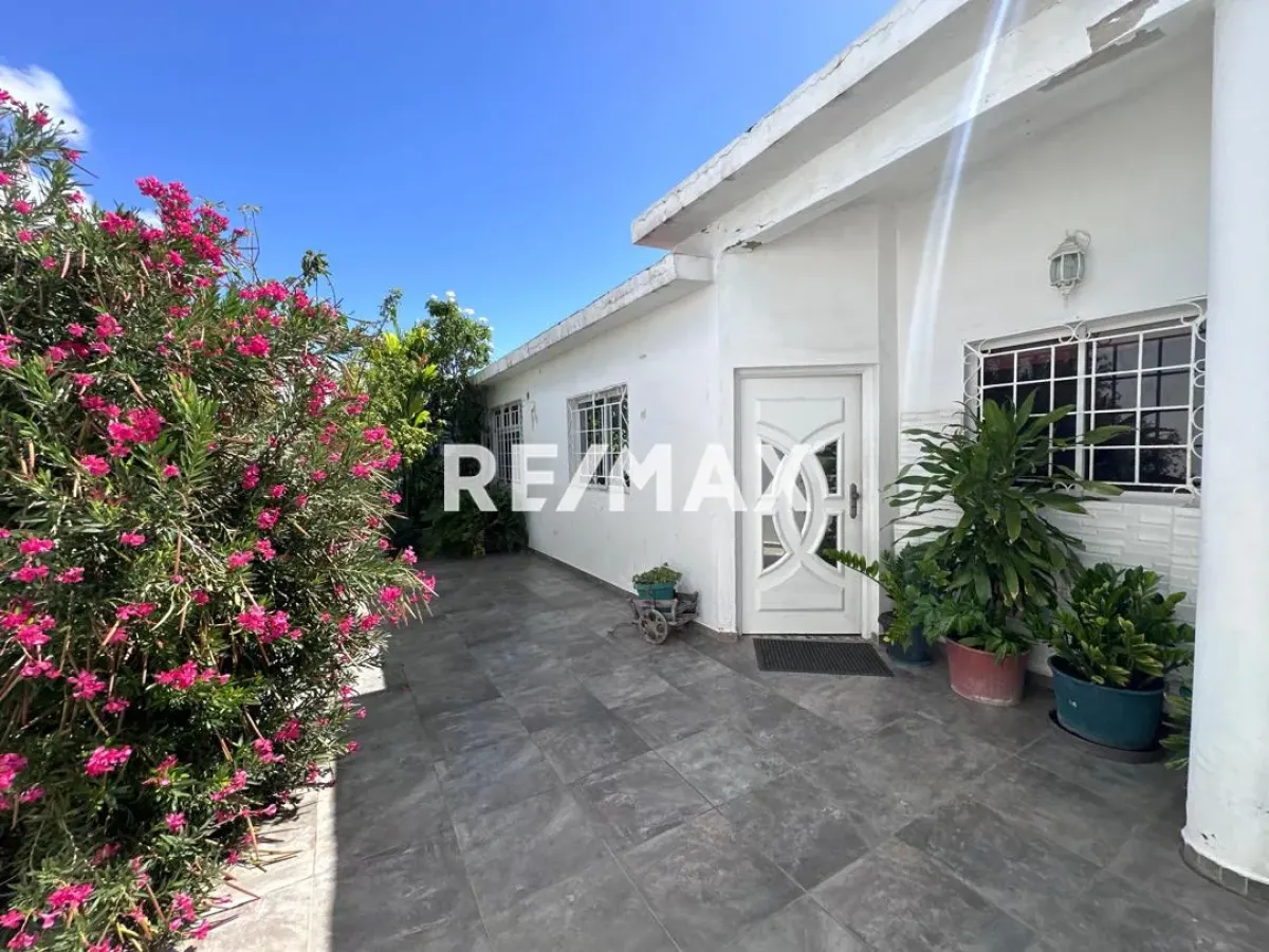 En Venta Casa o TownHouse Avenida 8, Puerta Maraven, Cardón, Falcón, 4154, VEN - Foto 1