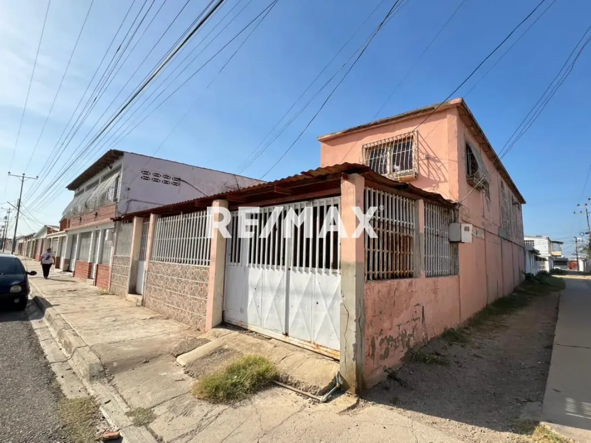 En Venta Casa o TownHouse Urbabización Ramón Ruíz Polanco, Punto Fijo, Falcón, 4102, VEN - Foto 1