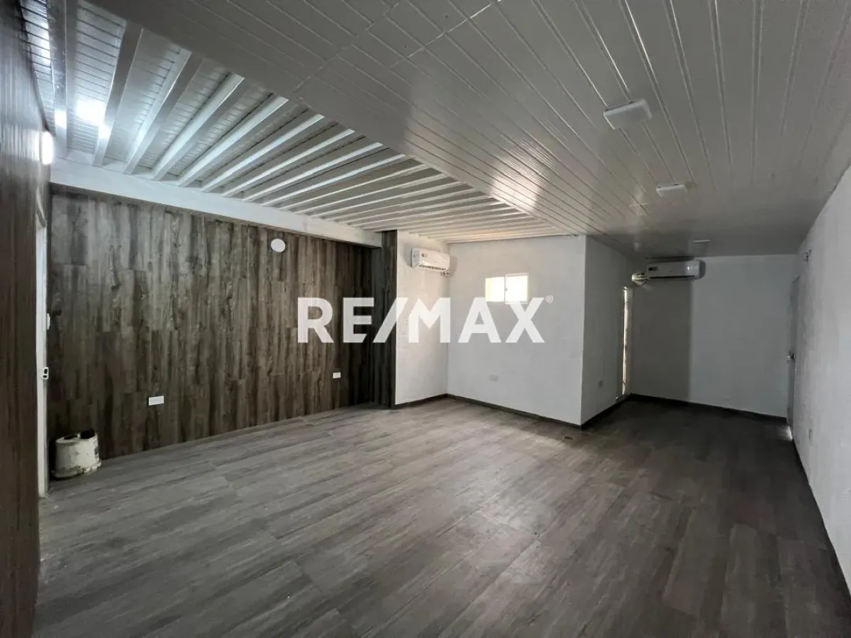 En Alquiler Local Comercial PUERTA MARAVEN AV. BACHILLER PEÑA - Foto 2