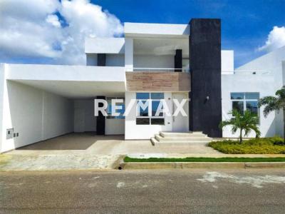 En Venta Casa o TownHouse Urbanización las Virtudes, Punto Fijo, Estado Falcón, VEN.