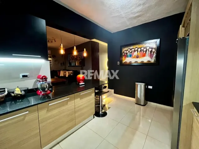 En Venta Casa o TownHouse Av.  Gral Riera. Puerta Maraven