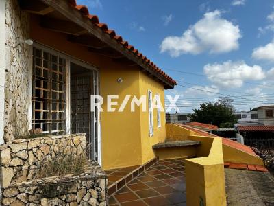 En Venta Casa o TownHouse Calle 9, Judibana, Falcón, 4148, VEN