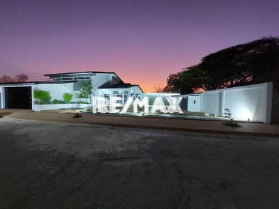 En Venta Casa o TownHouse Calle 9, Judibana, Falcón, 4148, VEN