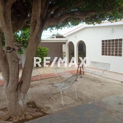 En Venta Casa o TownHouse Puerta Maraven, Cardón, Falcón, 4167, VEN - Foto 3