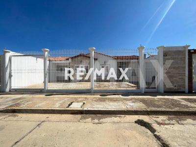 En Venta Casa o TownHouse Puerta Maraven, Cardón, Falcón, 4167, VEN - Foto 4