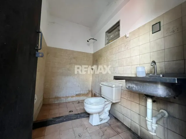 En Venta Local Industrial y Galpón Calle el Silencio con calle amazonas sector nuevo Pueblo