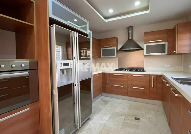 En Venta Casa o TownHouse Villas Paraiso Sector Las Virtudes