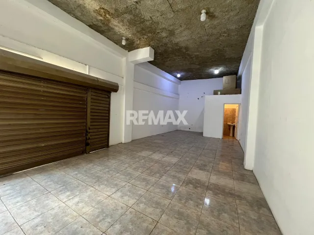 En Alquiler Local Comercial Calle Maraca con Av Ollarvides Puerta Maraven