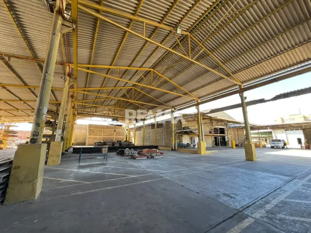 En Alquiler Local Industrial y Galpón Av Pumarrosa Sector Ferreteria el Ancla