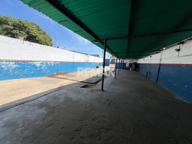 En Alquiler Local Industrial y Galpón AV. Rafael Gonzalez entre calle Tachira y San Jose - Foto 3