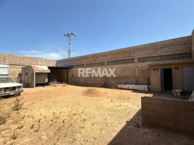 En Alquiler Local Industrial y Galpón Avenida Santa Irene, Punto Fijo, Falcón, 4102, VEN - Foto 1