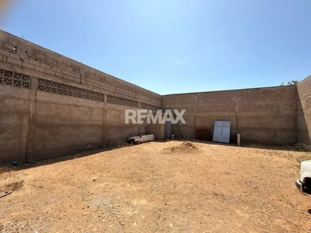 En Alquiler Local Industrial y Galpón Avenida Santa Irene, Punto Fijo, Falcón, 4102, VEN - Foto 2