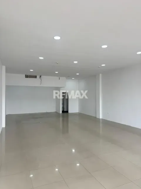 En Alquiler Local Comercial Avenida Girardot, Centro, Punto Fijo, Falcón, 4102, VEN - Foto 4