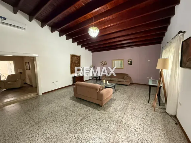 Casa de 3 hab. con amplio garaje en alquiler, 300 m², Judibana, Falcón - Foto 2