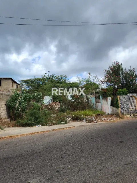 Amplio terreno de 420 m² en venta en Caja de Agua, ideal para construir cerca de comercios - Foto 5
