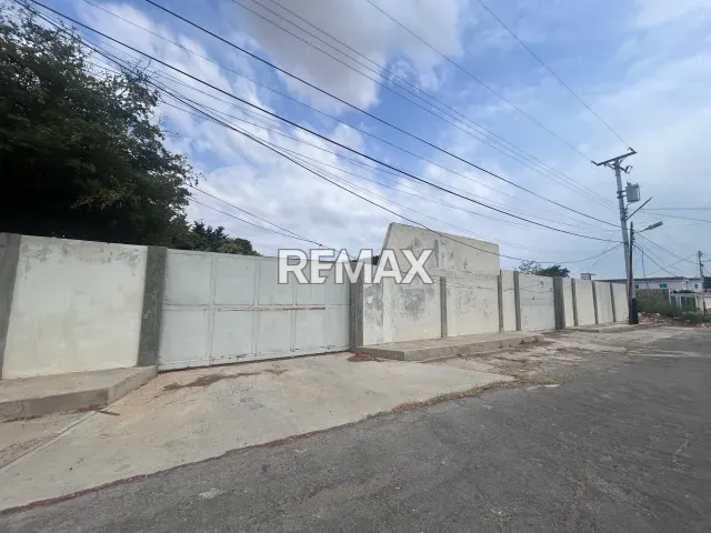 Amplio galpón de 450 m² con estacionamiento para 6 vehículos en alquiler, Cardón - Foto 2