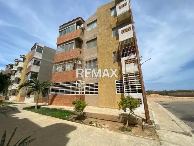 Apartamento en venta de 3 hab. y 2 baños, planta baja en Balcones de Paraguana II - Foto 11