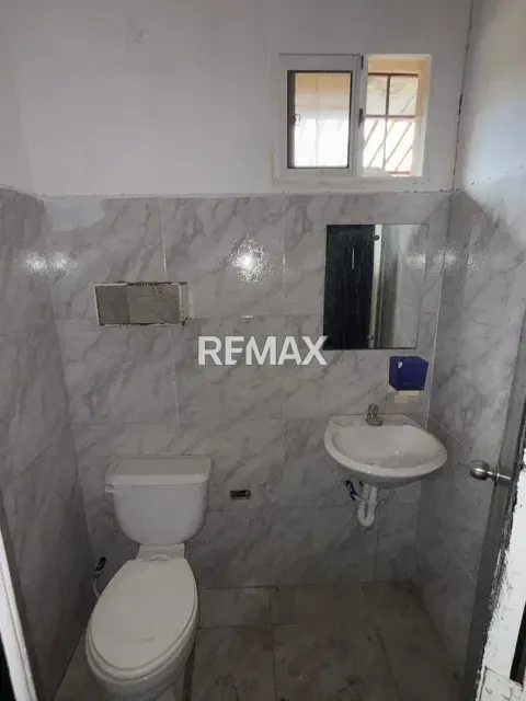 Amplio local comercial de 114 m² en alquiler, con oficina y depósito en Avenida Brasil - Foto 4