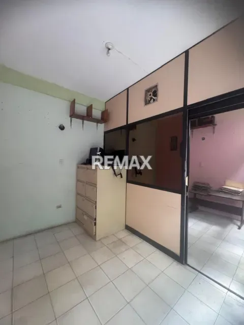 Local comercial de 18 m² en venta en el centro de Punto Fijo, listo para operar - Foto 6