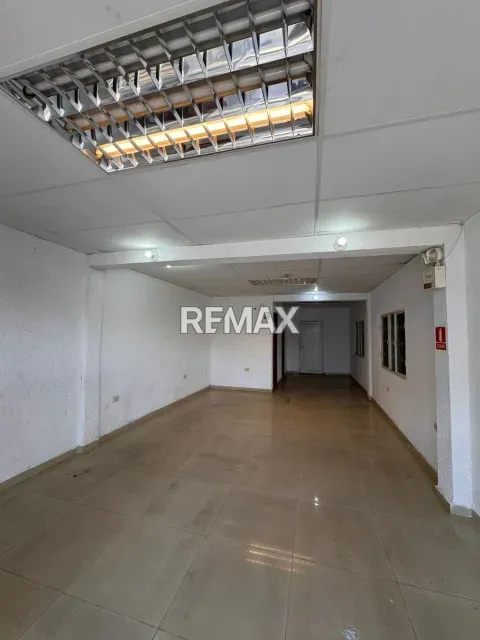 Local comercial de 35 m² en alquiler, excelente ubicación en Edificio Girardot - Foto 3