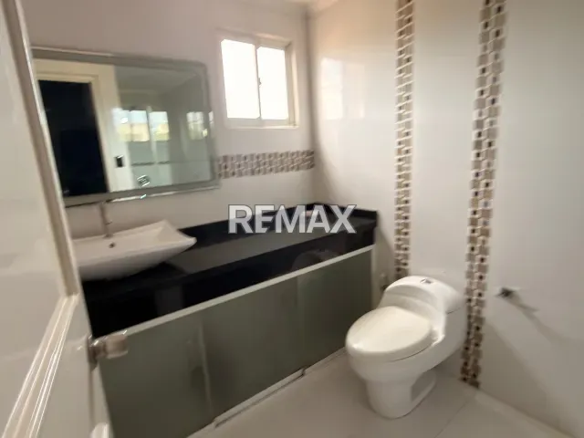 Elegante townhouse de 3 hab. y piscina en venta, cerca de Sambil, Cardón - Foto 5