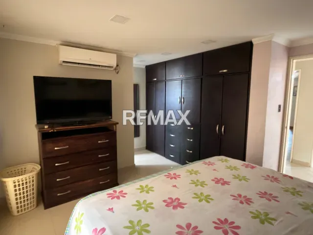 Elegante townhouse de 3 hab. y piscina en venta, cerca de Sambil, Cardón - Foto 6