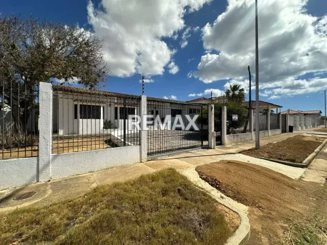 Espaciosa casa de 5 habitaciones y 5 baños en venta, 890 m² en Judibana, Falcón - Foto 1