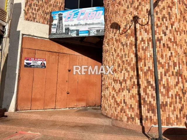 Amplio local comercial de 140 m² en alquiler en Avenida Bolívar, Punto Fijo - Foto 1
