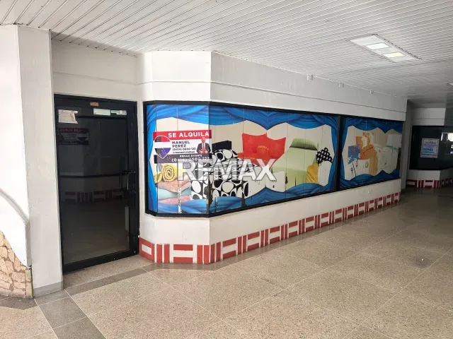 Amplio local comercial de 140 m² en alquiler en Avenida Bolívar, Punto Fijo - Foto 2