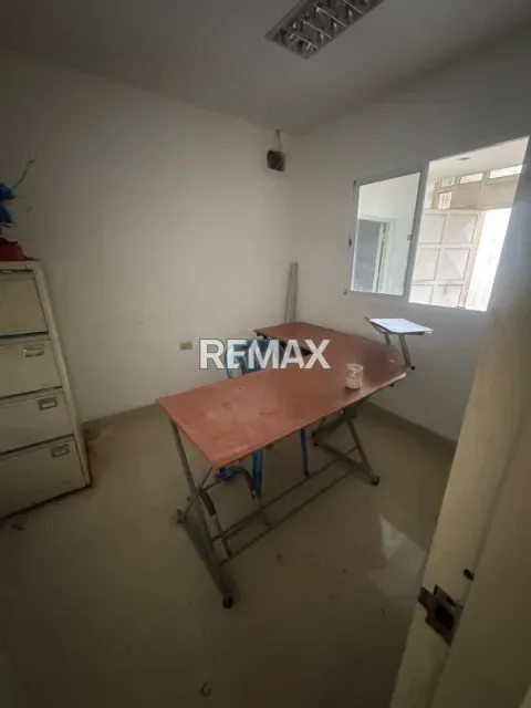 Alquiler de oficina de 178 m² en Calle Mariño, ideal para administración o depósito - Foto 2