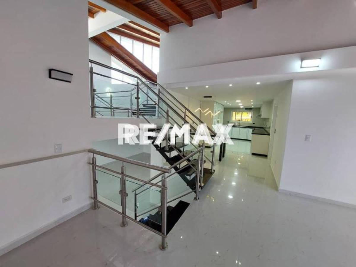 Amplia casa de 3 hab. con jardín y garaje en venta, Judibana La Lagunita. - Foto 6