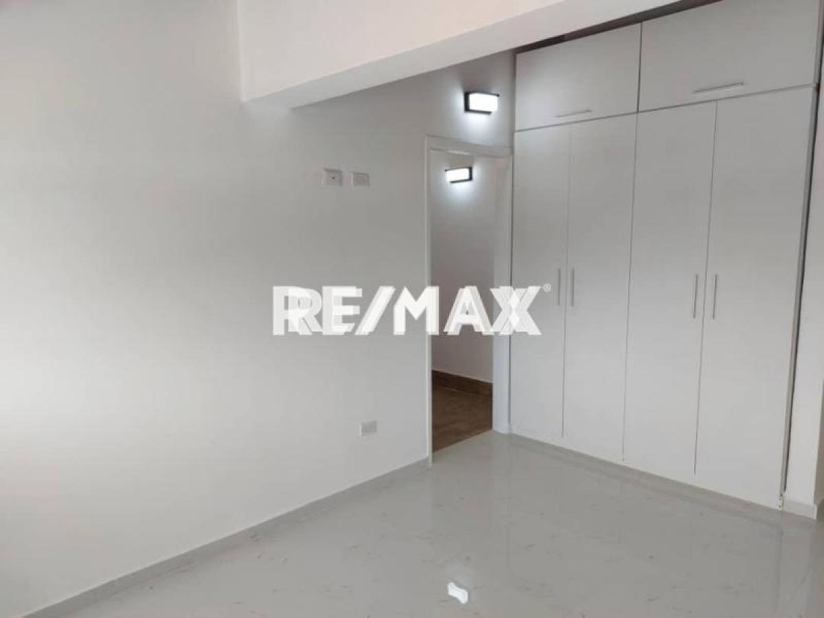 Amplia casa de 3 hab. con jardín y garaje en venta, Judibana La Lagunita. - Foto 10