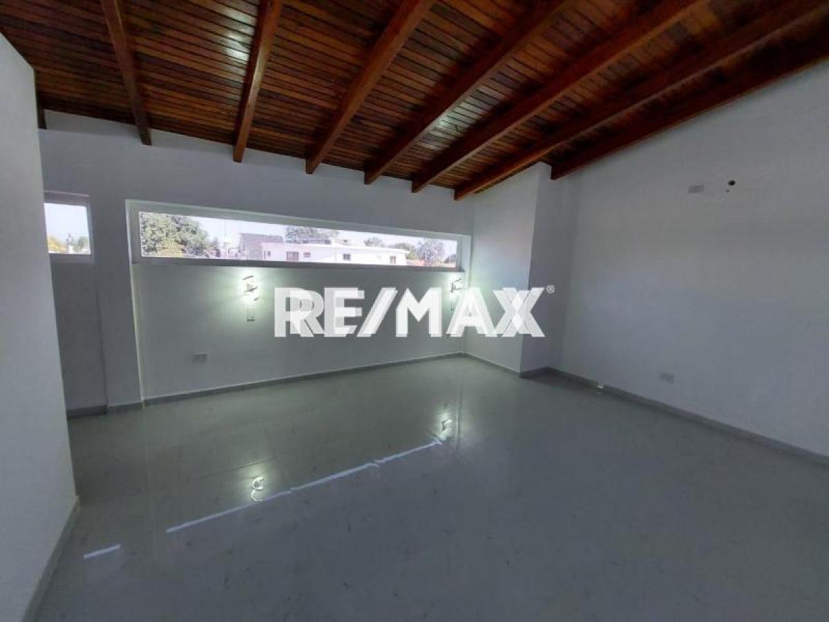 Amplia casa de 3 hab. con jardín y garaje en venta, Judibana La Lagunita. - Foto 14