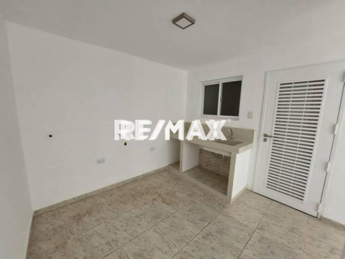 Amplia casa de 3 hab. con jardín y garaje en venta, Judibana La Lagunita. - Foto 18